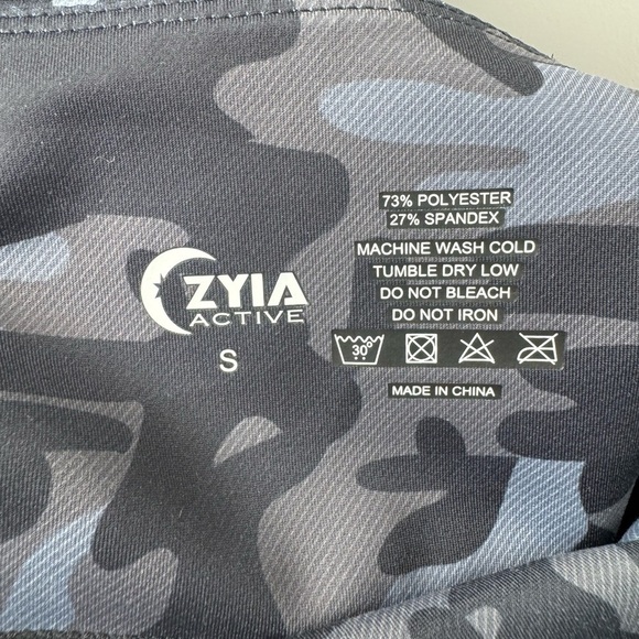 Zyia Active Black Camo Light n Tight High Rise Capris - Picture 10 of 10